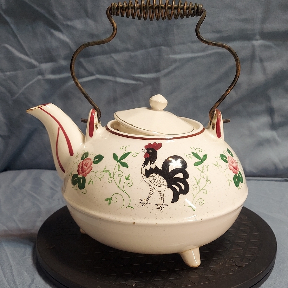 VINTAGE Ucagco "Rooster & Roses" Early Provincial Teapot
